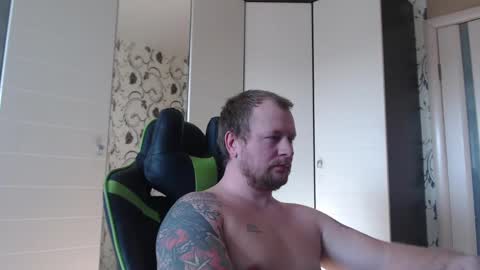 Snapshot of strongass18 chatting on February 23, 9:33 am Alex online show from February 23, 9:33 am