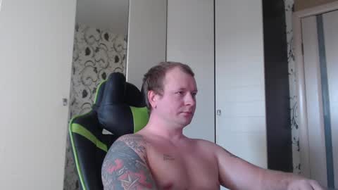 Snapshot of strongass18 chatting on February 25, 11:52 am Alex online show from February 25, 11:52 am