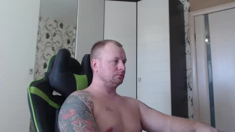 Snapshot of strongass18 chatting on March 9, 10:52 am Alex online show from March 9, 10:52 am