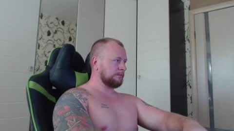 Snapshot of strongass18 chatting on September 13, 9:09 am Alex online show from September 13, 9:09 am