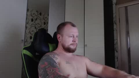 Snapshot of strongass18 chatting on September 25, 9:13 am Alex online show from September 25, 9:13 am