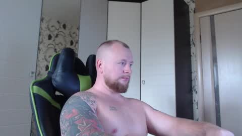 Snapshot of strongass18 chatting on October 14, 8:37 am Alex online show from October 14, 8:37 am