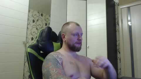 Snapshot of strongass18 chatting on October 18, 2:29 pm Alex online show from October 18, 2:29 pm