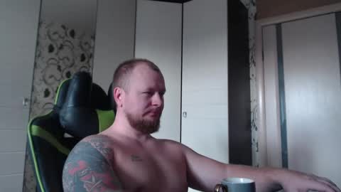 Snapshot of strongass18 chatting on November 6, 9:10 am Alex online show from November 6, 9:10 am