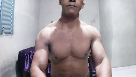 Snapshot of strongdaddyfantastic chatting on April 25, 12:30 pm strongdaddyfantastic online show from April 25, 12:30 pm