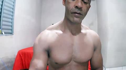 Snapshot of strongdaddyfantastic chatting on April 30, 5:03 am strongdaddyfantastic online show from April 30, 5:03 am