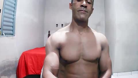 Snapshot of strongdaddyfantastic chatting on May 27, 5:26 am strongdaddyfantastic online show from May 27, 5:26 am