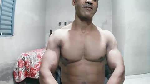 Snapshot of strongdaddyfantastic chatting on June 3, 3:20 am strongdaddyfantastic online show from June 3, 3:20 am