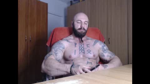 Snapshot of strongivan chatting on December 20, 6:20 am StrongIvan online show from December 20, 6:20 am