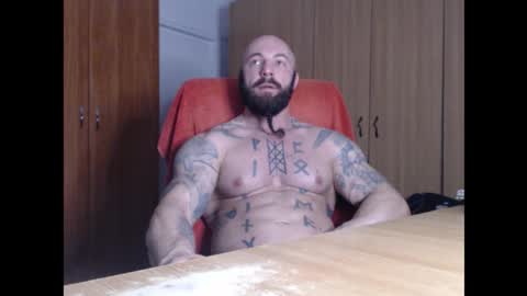 Snapshot of strongivan chatting on February 6, 5:01 am StrongIvan online show from February 6, 5:01 am