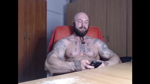 Snapshot of strongivan chatting on February 12, 5:02 am StrongIvan online show from February 12, 5:02 am