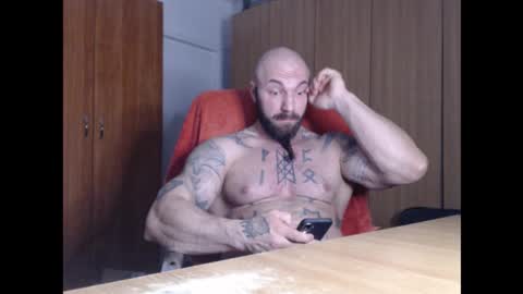 Snapshot of strongivan chatting on February 14, 5:26 am StrongIvan online show from February 14, 5:26 am
