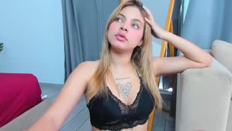 Snapshot of stroong_couple_ chatting on November 20, 7:57 pm Strong Couple online show from November 20, 7:57 pm