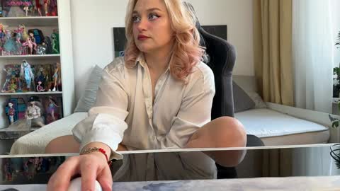 Snapshot of strupedsunicorns chatting on January 22, 9:13 am goddess online show from January 22, 9:13 am