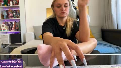 Snapshot of strupedsunicorns chatting on September 13, 9:20 am goddess online show from September 13, 9:20 am