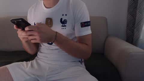 Snapshot of studfromparis chatting on July 9, 3:16 pm Stud From Paris online show from July 9, 3:16 pm