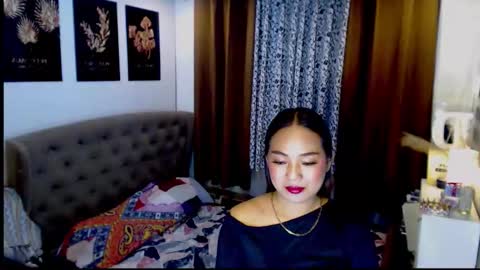 studqueendomi online show from April 19, 3:55 pm