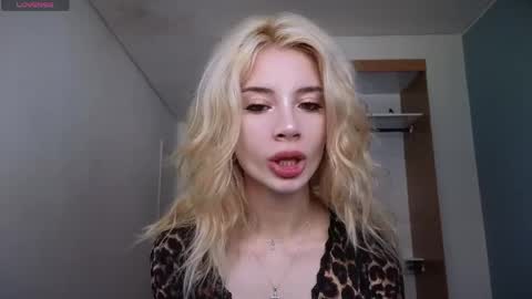 Sofa online show from March 28, 3:11 pm