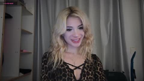 Sofa online show from April 8, 9:59 pm