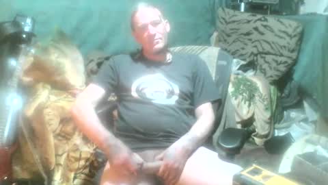 Snapshot of stuntcockdouble chatting on December 22, 9:11 am stuntcockdouble online show from December 22, 9:11 am