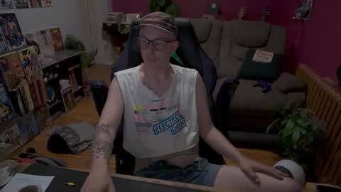 Snapshot of stupiddef chatting on May 20, 4:07 am Buck Nunchuck online show from May 20, 4:07 am