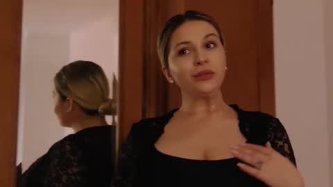 Snapshot of sublimecarla chatting on October 7, 8:55 am Carla online show from October 7, 8:55 am