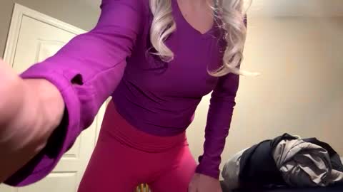 Sissy Isabella online show from December 4, 6:12 am