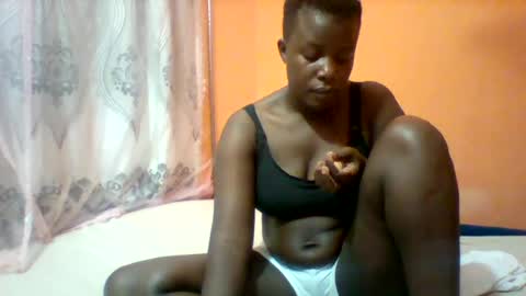 Snapshot of submissive_slut001 chatting on June 25, 9:14 am submissive_slut001 online show from June 25, 9:14 am