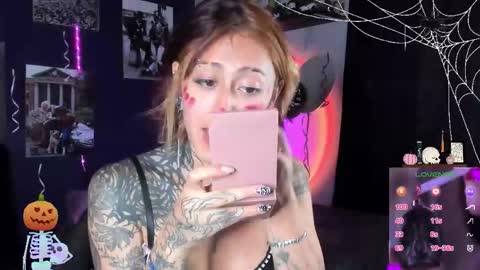 Snapshot of succubus_girl_ chatting on October 16, 3:24 pm Alexy online show from October 16, 3:24 pm