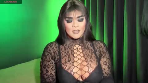 Snapshot of suckablecockoffreya chatting on November 8, 6:18 pm JADE ELYSE online show from November 8, 6:18 pm