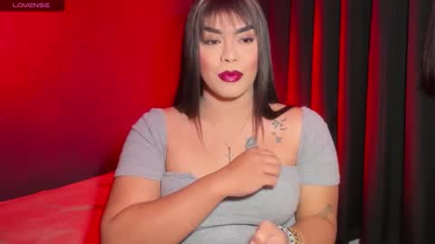 Snapshot of suckablecockoffreya chatting on November 9, 8:07 pm JADE ELYSE online show from November 9, 8:07 pm