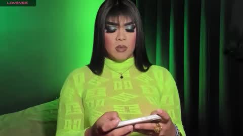 Snapshot of suckablecockoffreya chatting on November 10, 6:40 pm JADE ELYSE online show from November 10, 6:40 pm