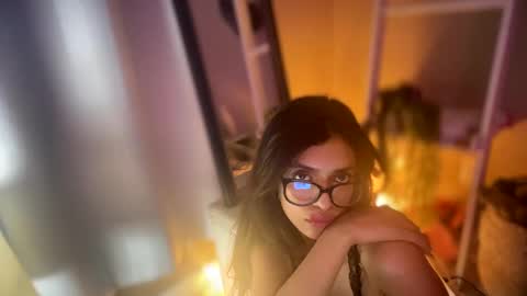 Snapshot of suckmythong410104 chatting on December 17, 10:43 pm SaraSabeen online show from December 17, 10:43 pm