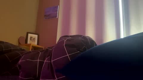 Snapshot of suckmythong410104 chatting on December 18, 4:17 pm SaraSabeen online show from December 18, 4:17 pm