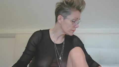 sucrette5629 online show from March 3, 8:53 am