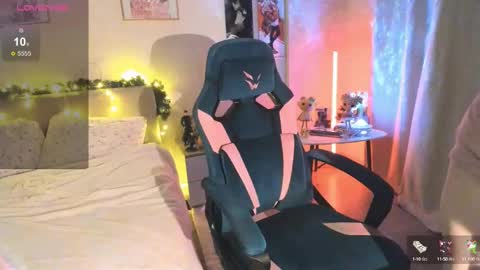 sue_everett online show from February 15, 7:50 pm