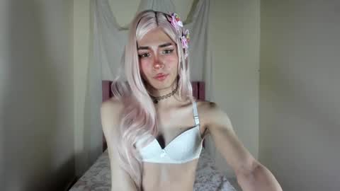 Snapshot of sue_krous chatting on April 29, 10:41 am sue online show from April 29, 10:41 am