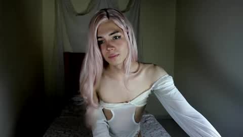 Snapshot of sue_krous chatting on May 10, 3:23 am sue online show from May 10, 3:23 am