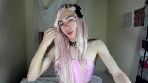 Snapshot of sue_krous chatting on May 21, 2:51 am sue online show from May 21, 2:51 am
