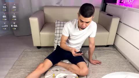 Snapshot of sue_star chatting on December 16, 9:14 am Emmy online show from December 16, 9:14 am