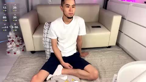 Snapshot of sue_star chatting on December 21, 9:23 am Emmy online show from December 21, 9:23 am