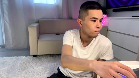 Snapshot of sue_star chatting on February 23, 9:22 am Emmy online show from February 23, 9:22 am