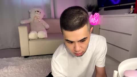 Snapshot of sue_star chatting on March 10, 9:21 am Emmy online show from March 10, 9:21 am