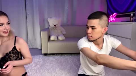 Snapshot of sue_star chatting on September 14, 12:48 pm Emmy online show from September 14, 12:48 pm