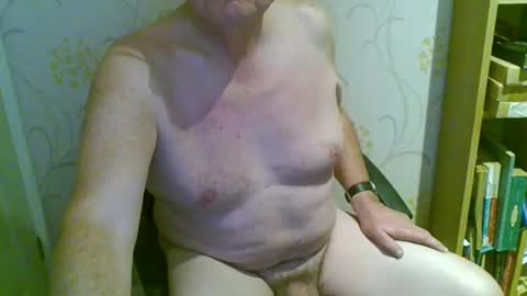 suffolkboy4 online show from February 10, 9:41 pm