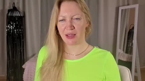 Snapshot of sugamomy chatting on November 5, 1:16 am sugamomy online show from November 5, 1:16 am