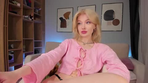 Snapshot of sugar_club chatting on December 1, 7:14 pm sugar_club online show from December 1, 7:14 pm