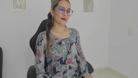 sugar_milff online show from January 8, 1:46 pm
