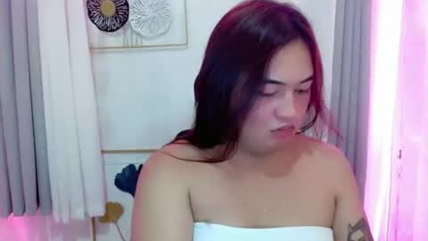 belle online show from March 25, 2:12 pm