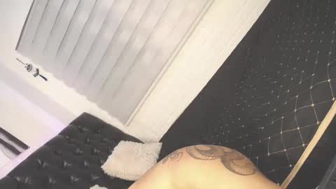 Snapshot of sugarhoneysw8 chatting on December 22, 12:16 pm Jess online show from December 22, 12:16 pm